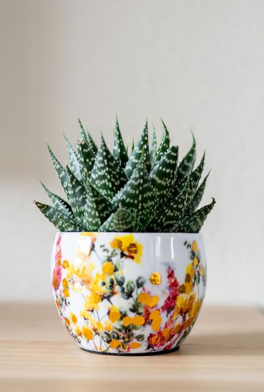 Designed by lammie floral bloempot