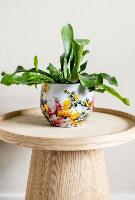 Designed by lammie floral bloempot wit 2